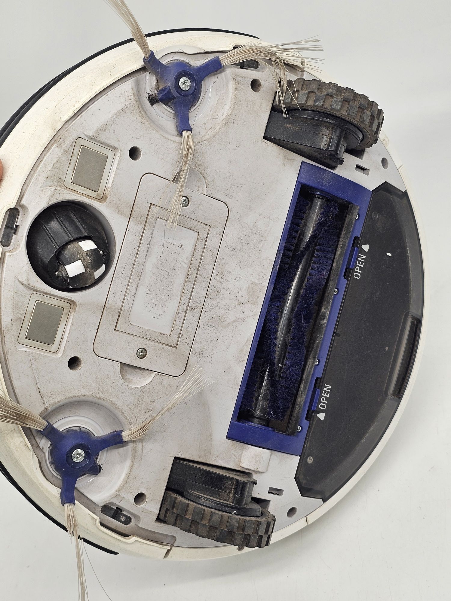 Robot sprzątający Rowenta X-Plorer Serie 45 – sprawny, z ładowarką, ni