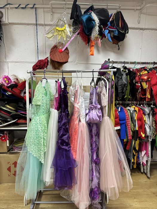 Розпродаж карнавальних костюмів