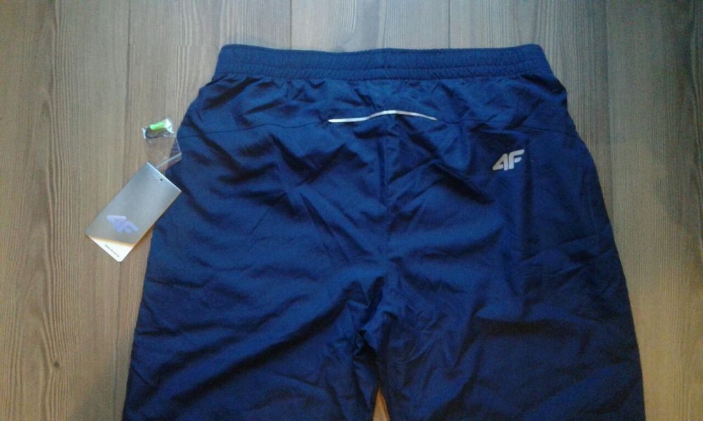 WYPRZEDAŻ Nowe spodnie dresowe firmy 4f męskie rozmiar M