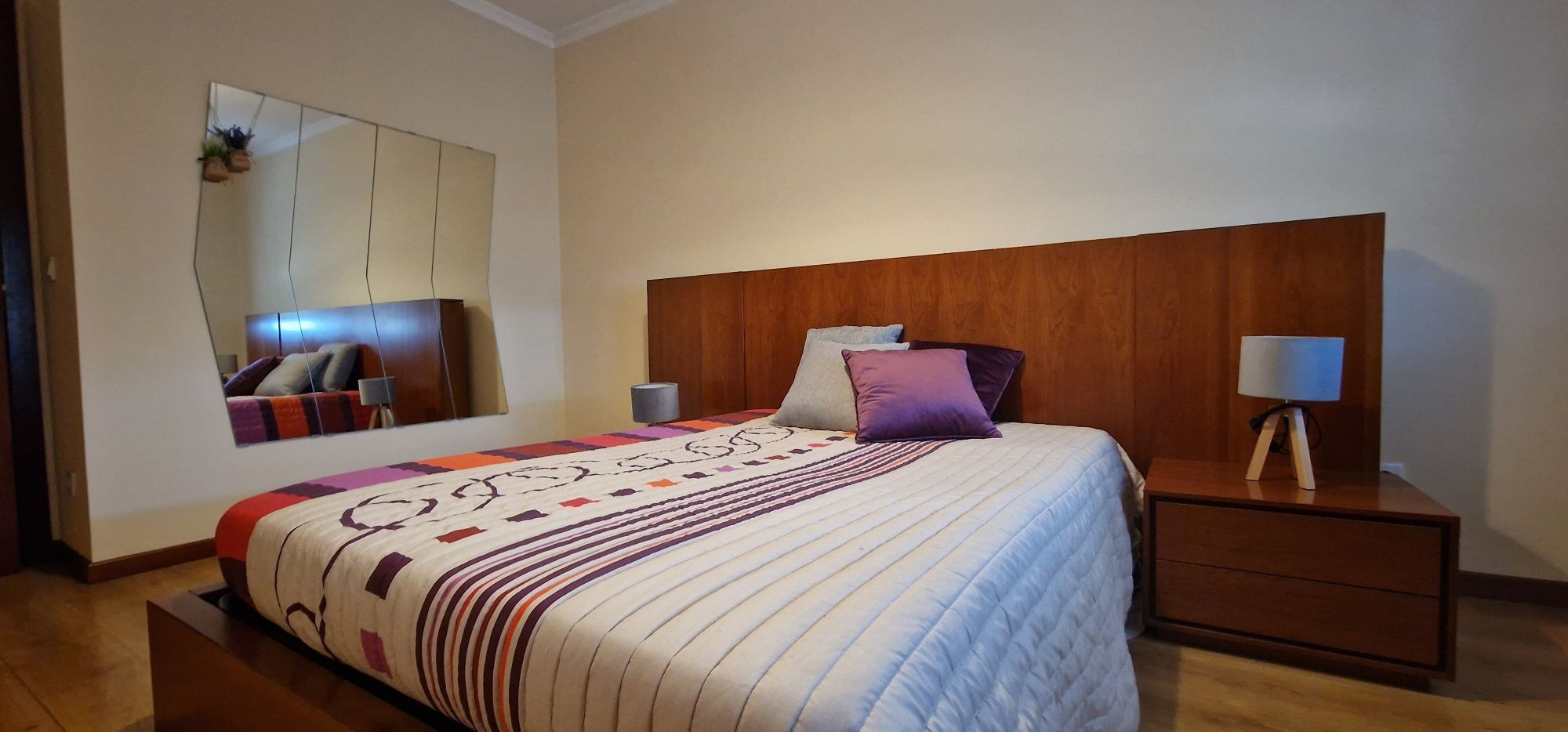 Quarto casal com cabeceiras