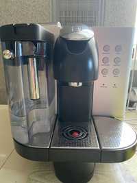 Кофемашина Nespresso DeLonghi