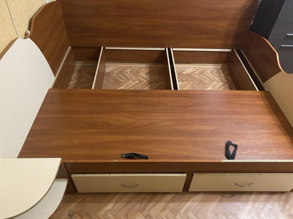 Продам кровать с матрасом