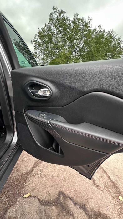 Продам Jeep Cherokee 2017