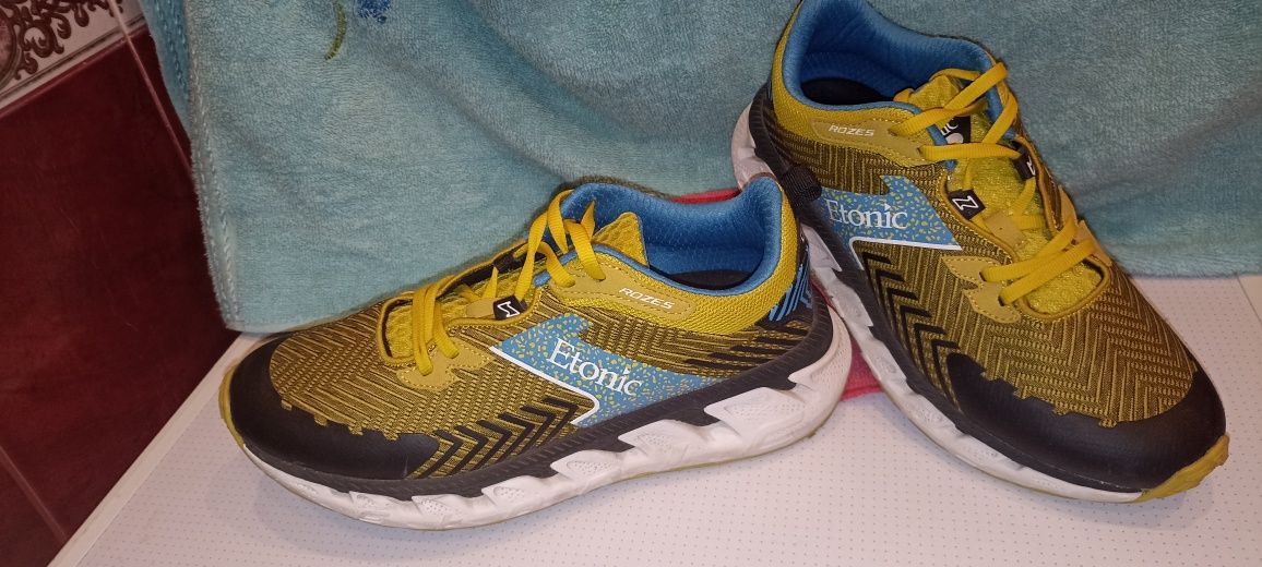 Кросівки Etonic.