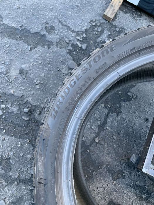 Шини 245/40 R19 пара Bridgestone 7,7мм, зима