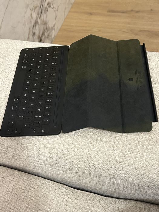 Etui na iPad / iPad Air / iPad Pro APPLE Smart Keyboard iPad 8 9 ge