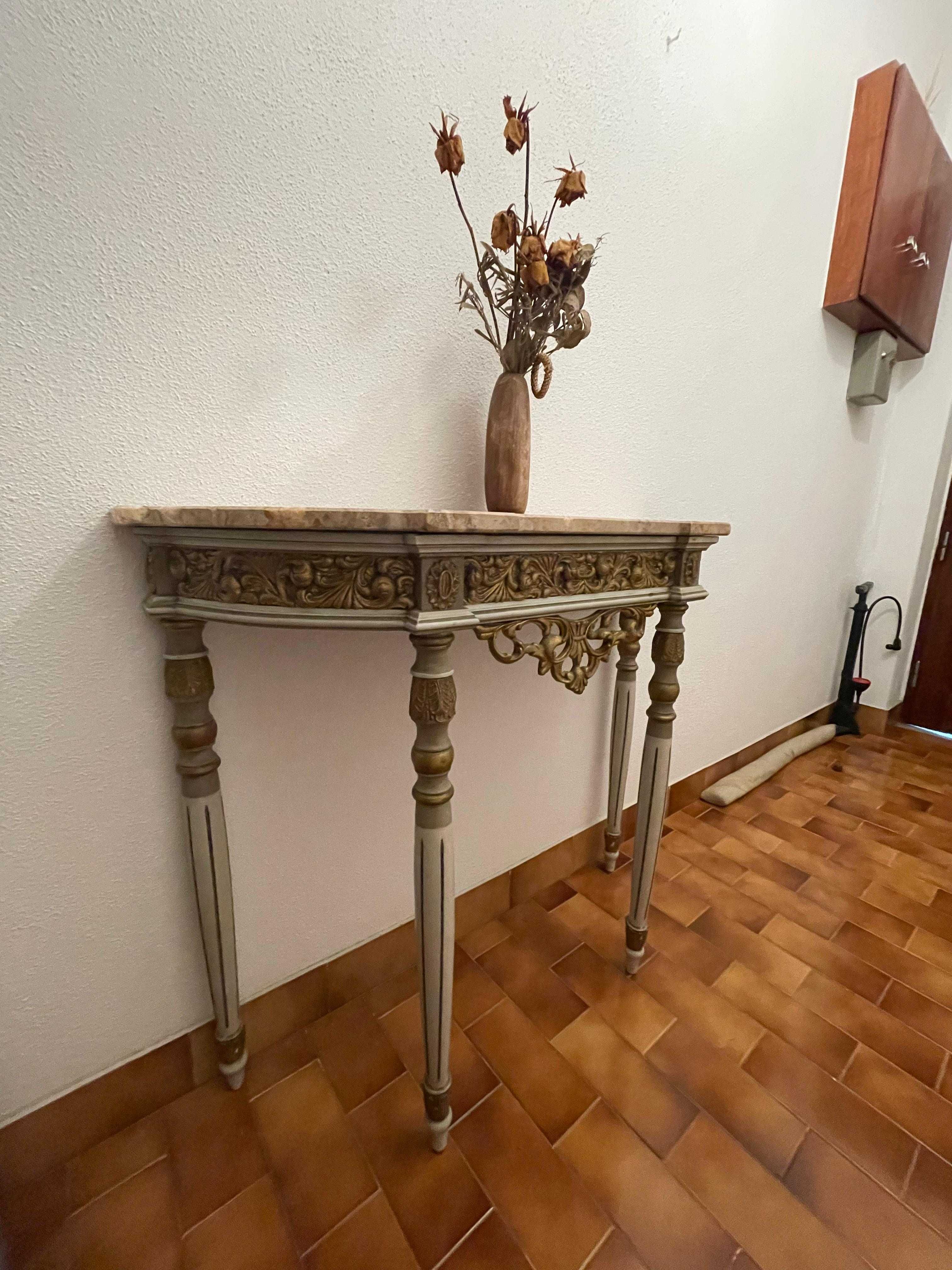 Mesa Aparador com Tampo em Mármore