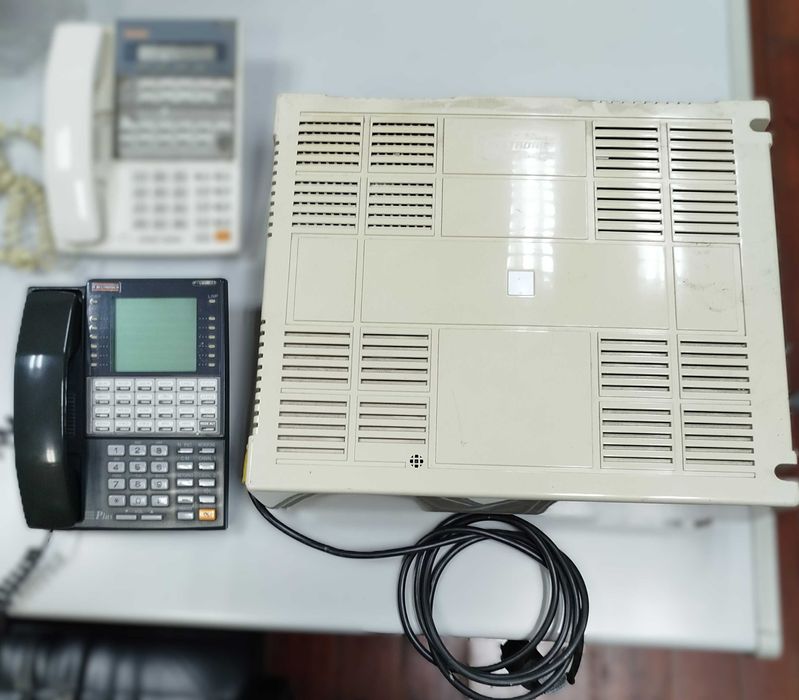 Central telefónica Belcom-RDIS Plus 124 (Beltrónica) + 8 telefones