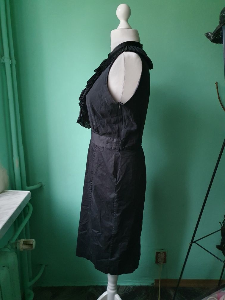 Gotycka sukienka jedwabna z żabotem corpgoth elegant