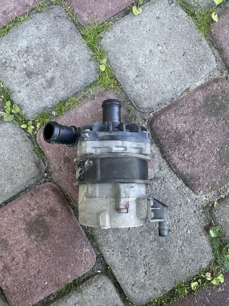 помпа водяна Audi A6 A7 A8 Q5 Q7 8K0965567 допоміжний насос VAG