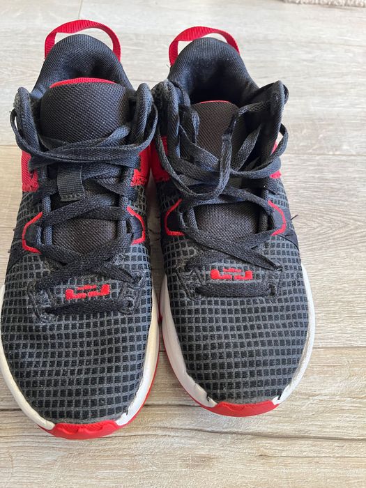 Buty do koszykówi Nike Lebron Witness VII