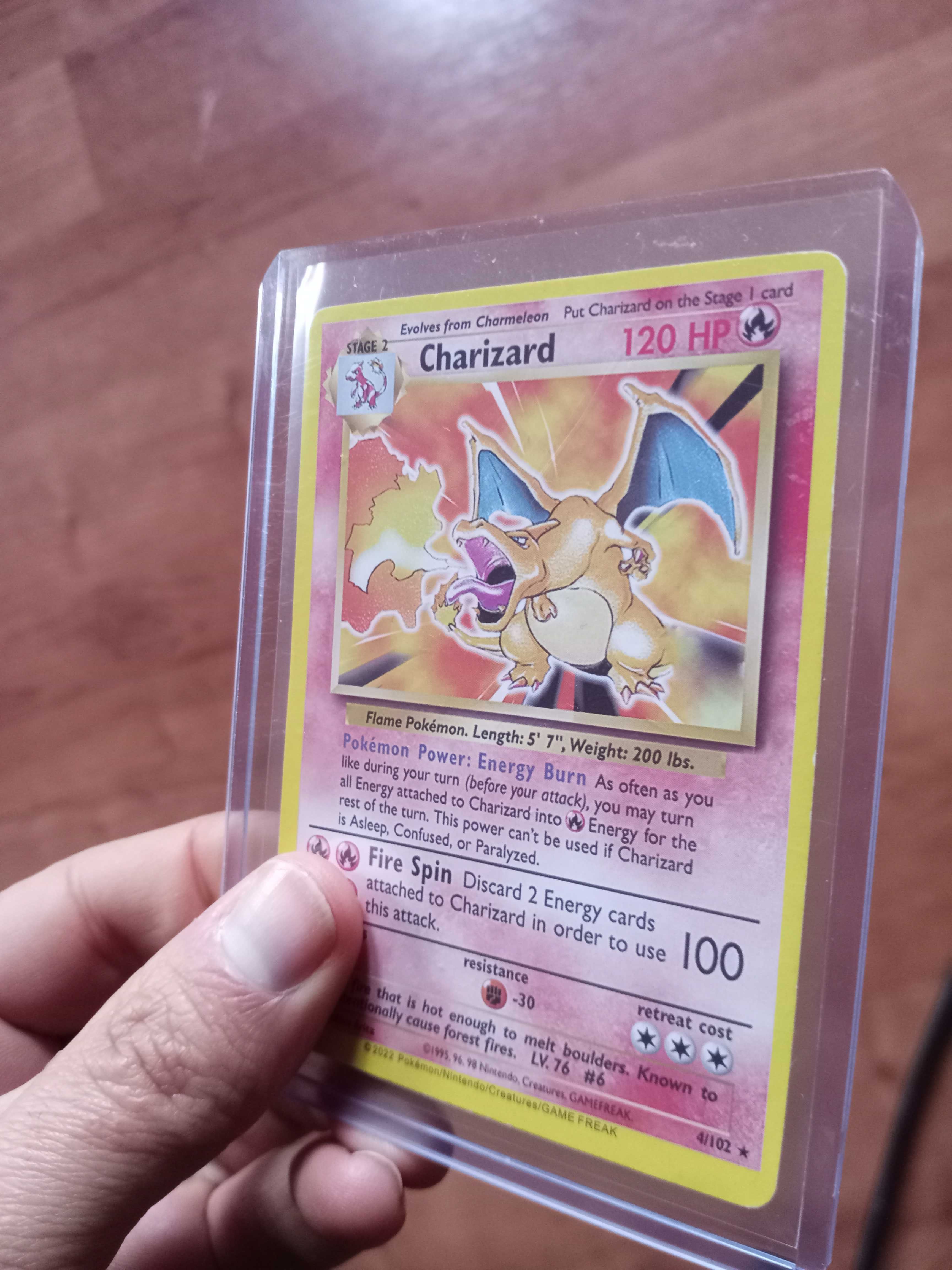 Carta Pokémon Charizard 4/102