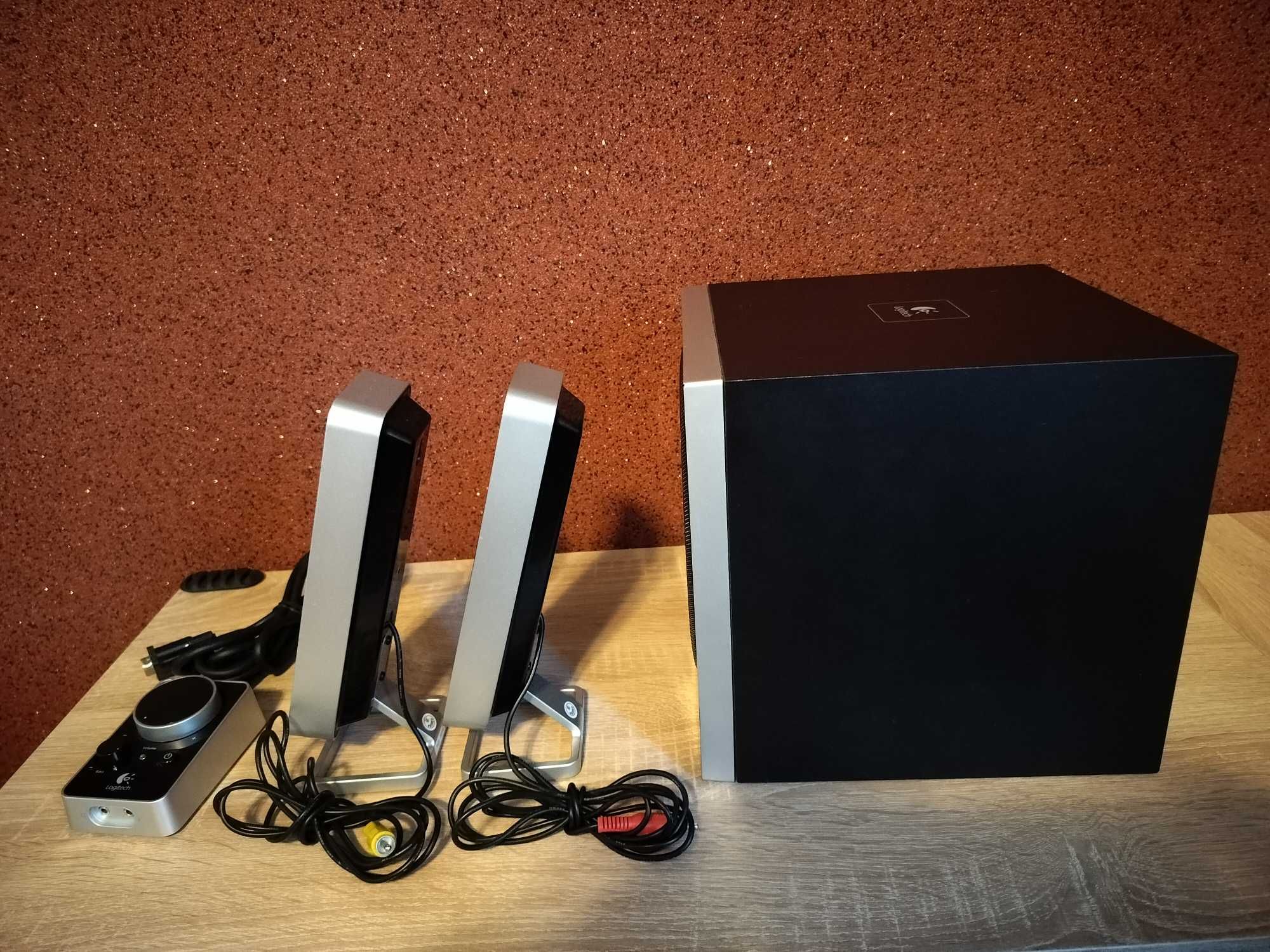 Głośniki komputerowe 2.1 Logitech Z4. W 100% sprawne.Gratis bluetooth.