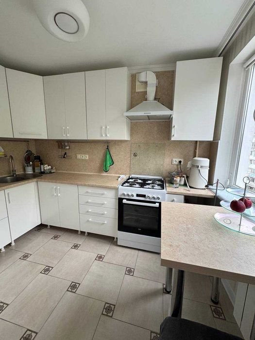 Продам великолепную  3-комн. квартиру /Крымский Бульвар/ 14- Школа