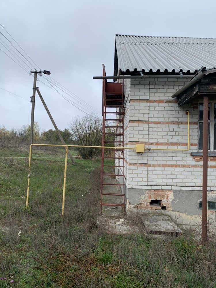 Продам дом 200м²  недалеко от города