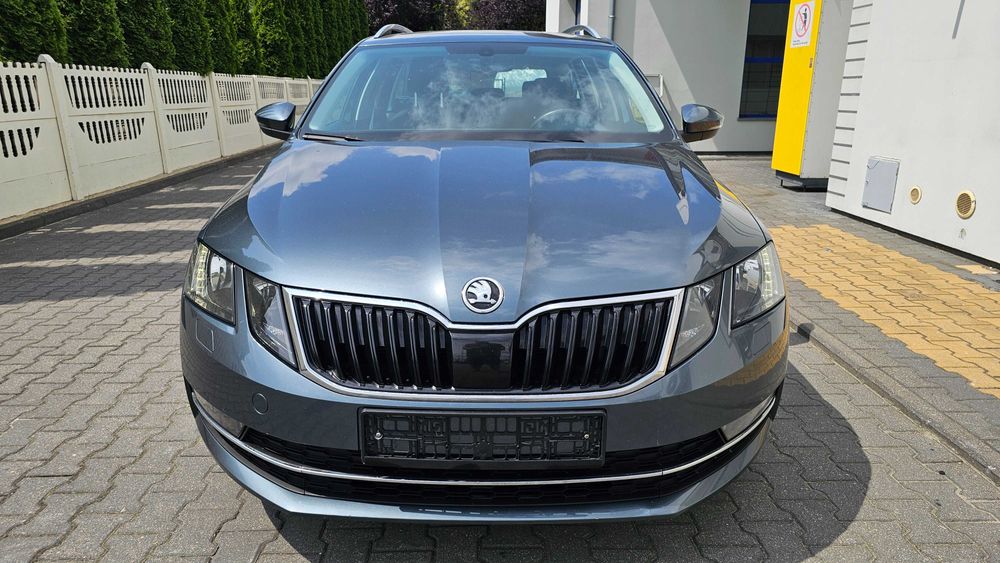 Skoda Octavia 1.6 TDI DSG Ambiente Radar Climatronic ACC Kamera PDC