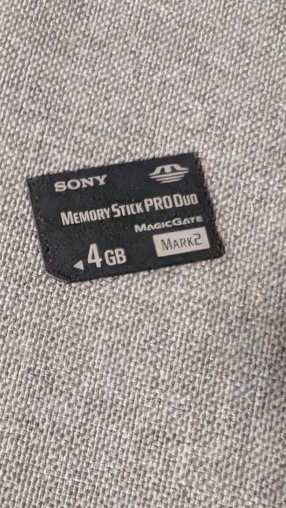Біла PSP 2000 в гарному стані