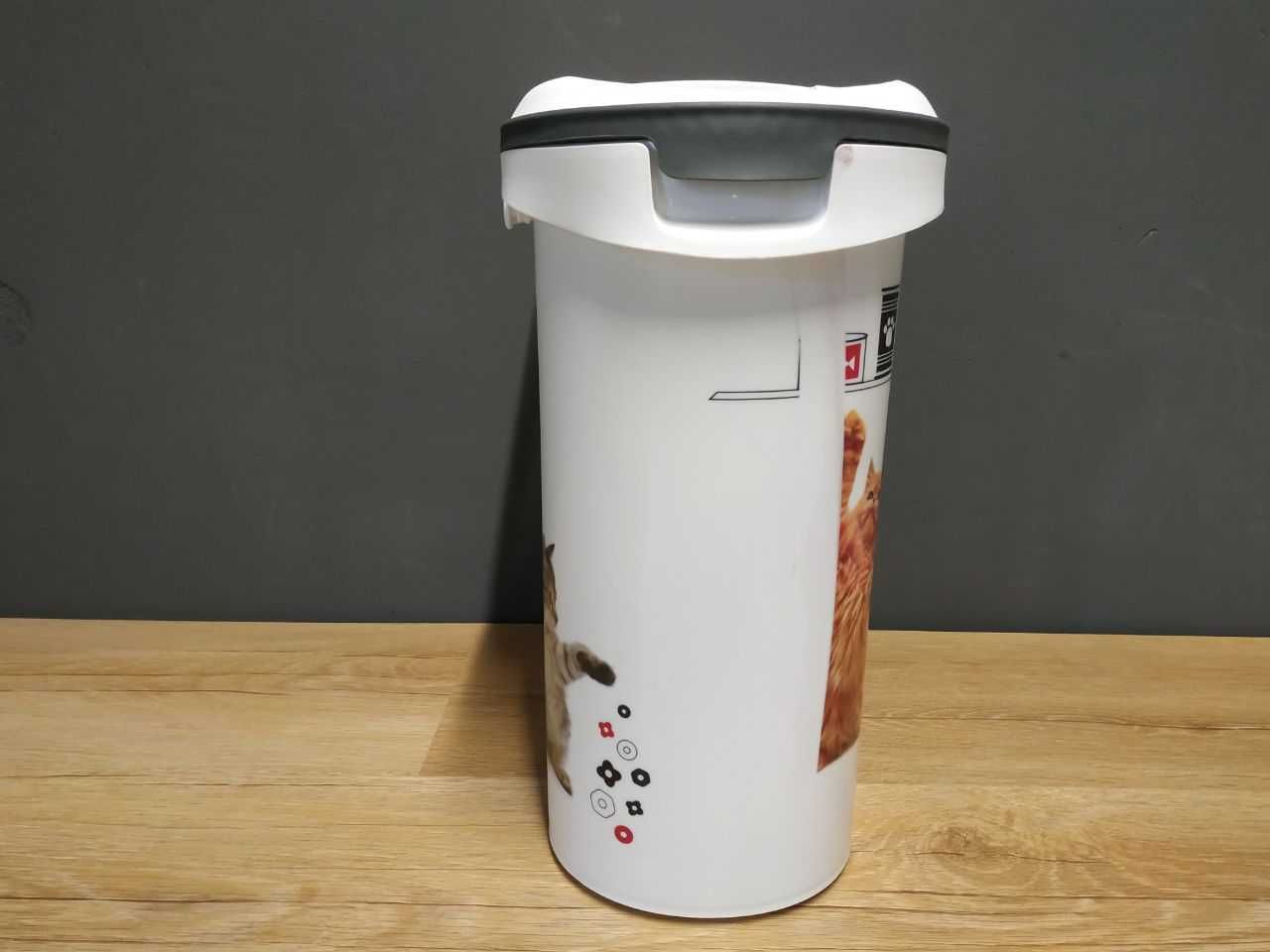 Pojemnik na karmę dla kota Curver 10L 4kg, biały z uchwytem #6427