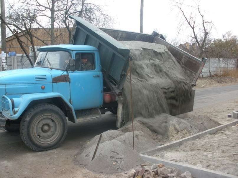 Вивезення та навантаження будівельного сміття та старих меблів