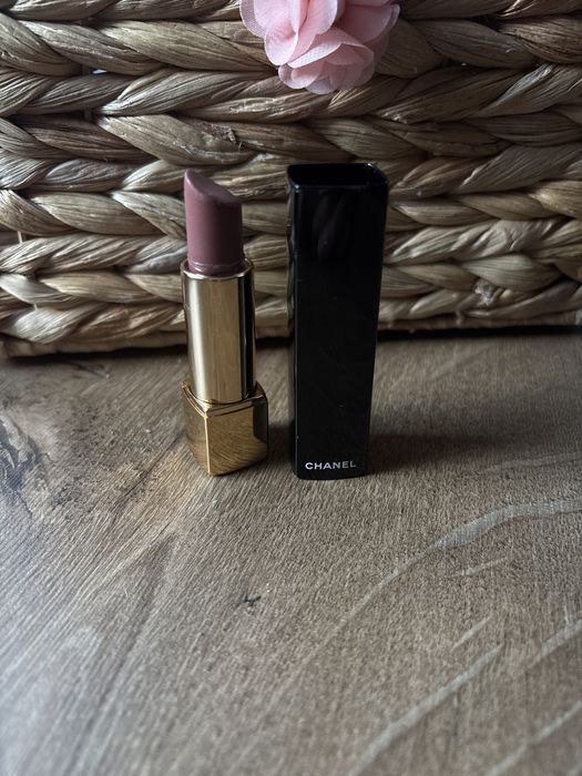 Chanel pomadka allure velvet