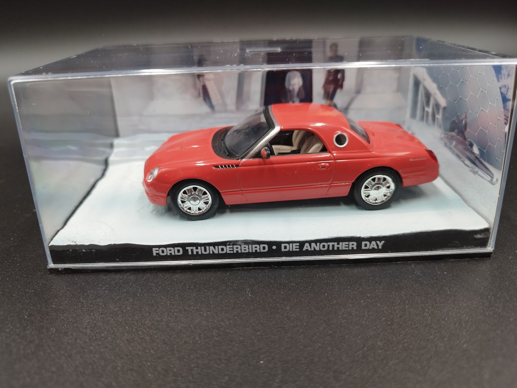 1:43 Altaya Ford Thunderbird 007 James Bond Die Another Day model