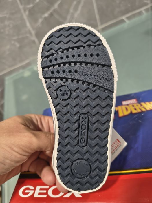 Sapatilhas Geox novas em caixa