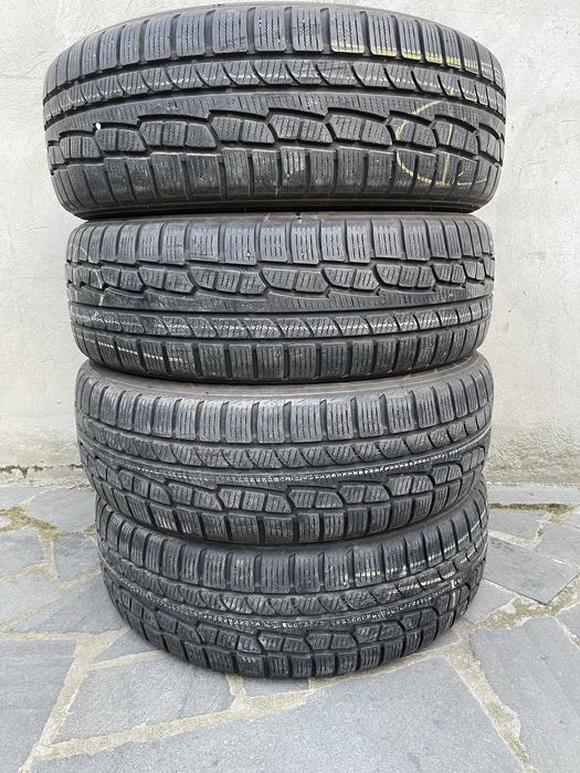 Резина б/у Зима Nokian 215/65R17