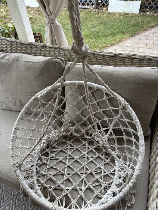 Małe gniazdo bisianie fotel bujany