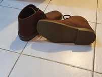 Botas baixas em pele