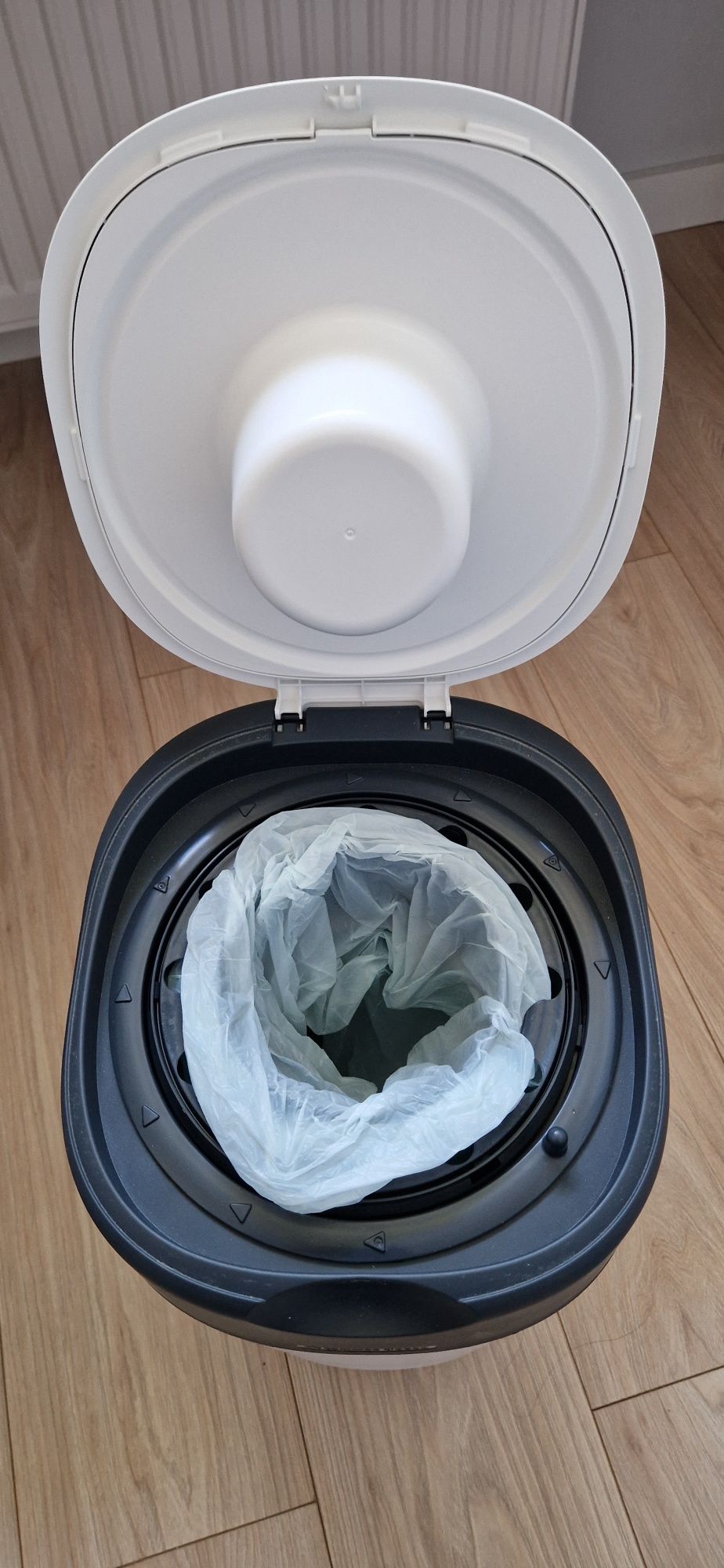 Kosz na pieluchy TOMMEE TIPPEE Twist Click + 3 wkłady