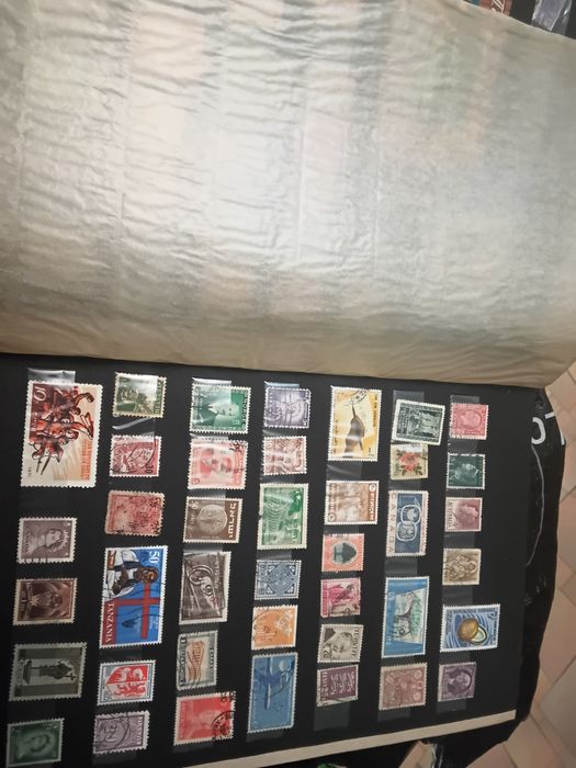 Продам почтовые марки в альбоме 210 штук