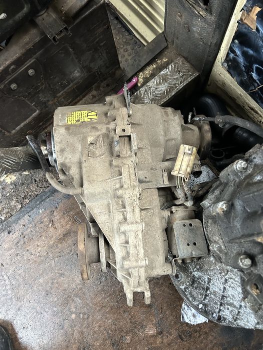 Продам роздатку 47300-3С200 Киа Соренто 2.5