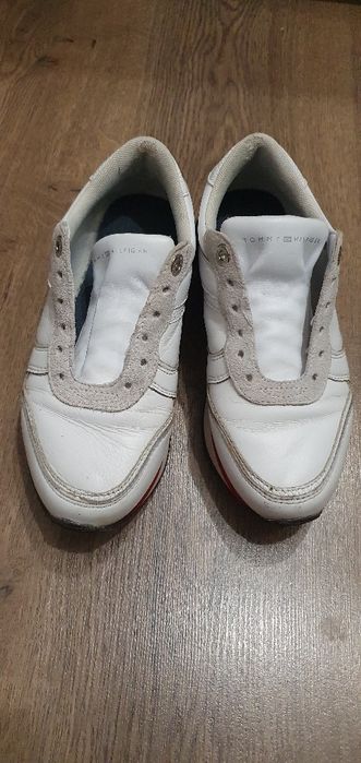 Віддам жіночі кросівки 36р.