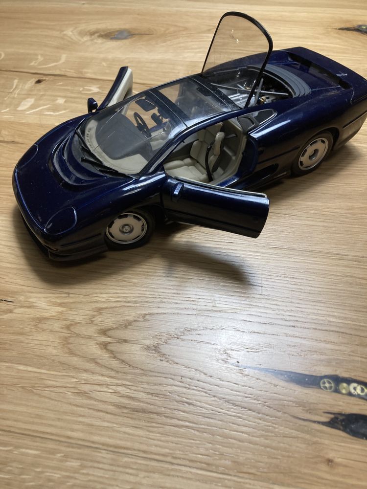 Maisto 1/18 1:18 Jaguar XJ220