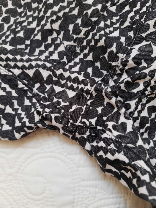 Czarnobiałe, materiałowe spodnie H&M, 40, wzorzyste.
