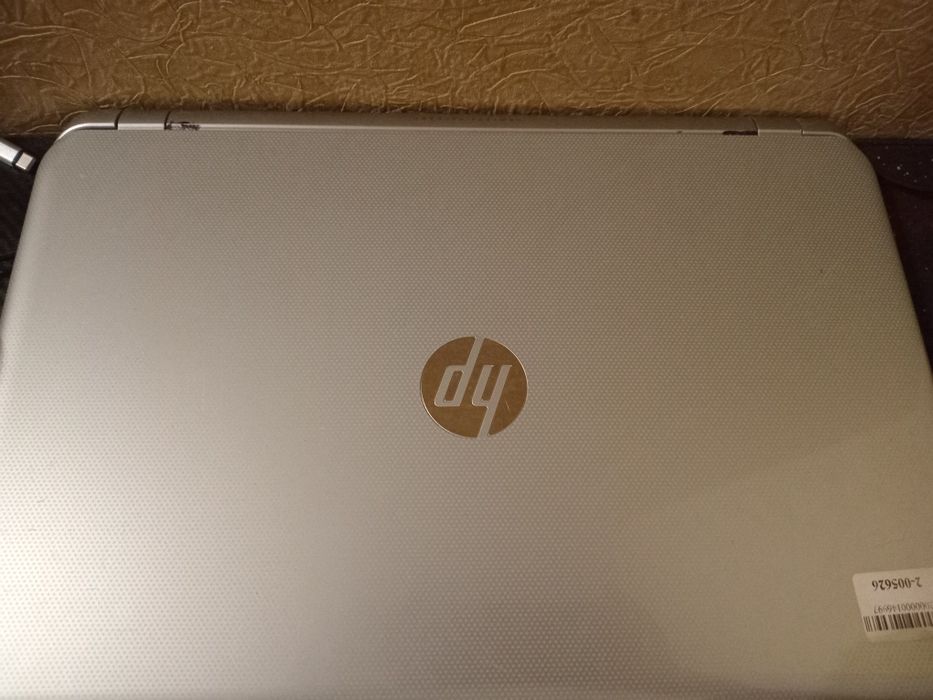 Продам ноутбук в нормальному стані но есть дефект