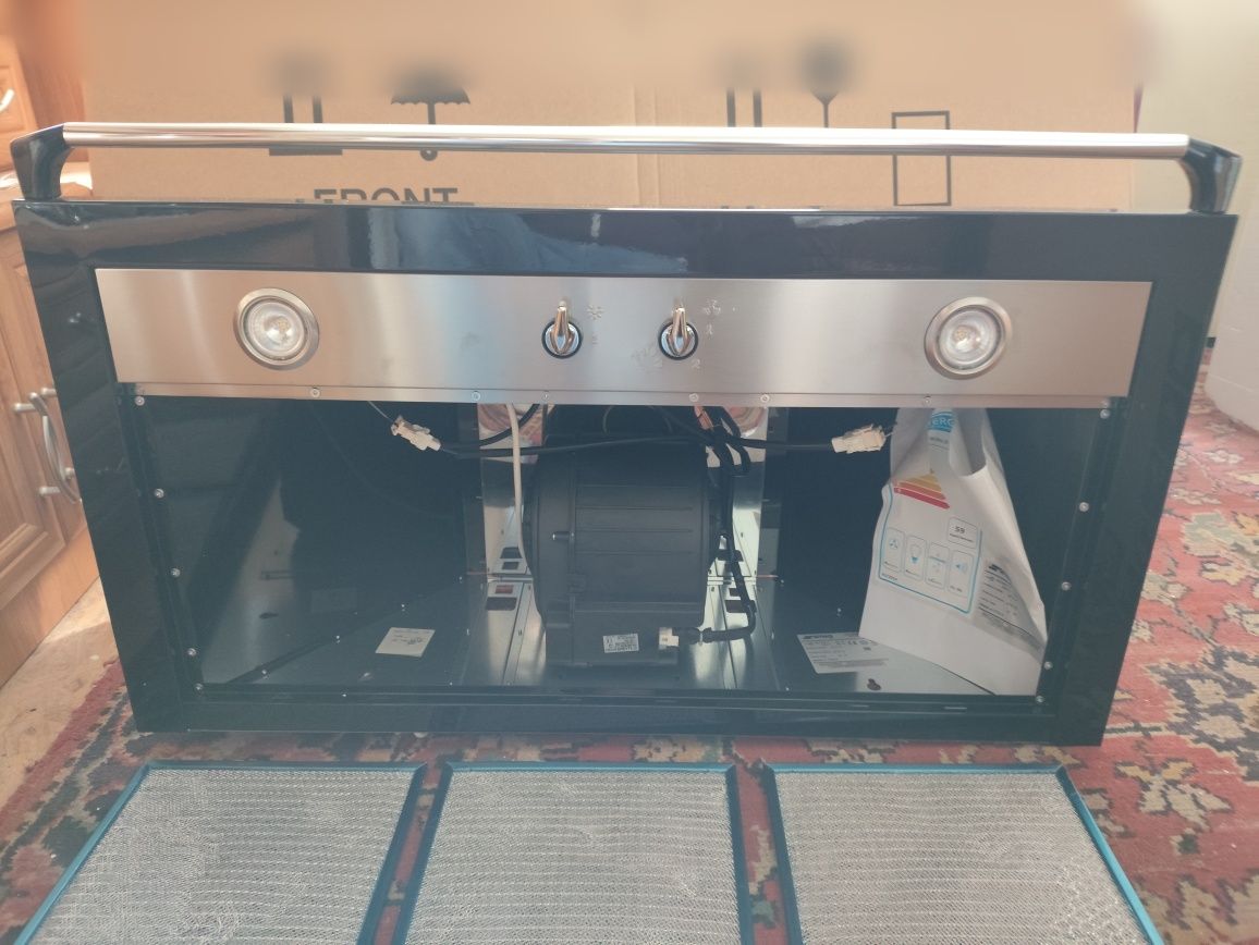 Okap przyścienny SMEG 90 cm szer KT90BLE linia Victoria