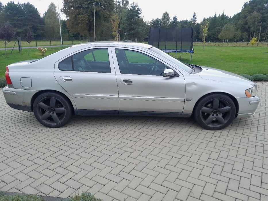 Samochod volvo s6