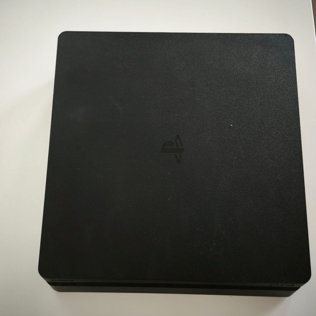 PS4 com comando oficial