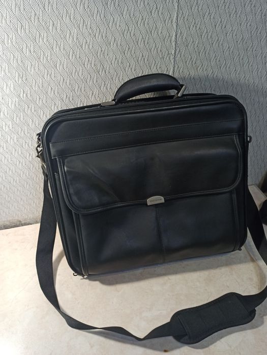 Продам сумку для ноутбука Dikota