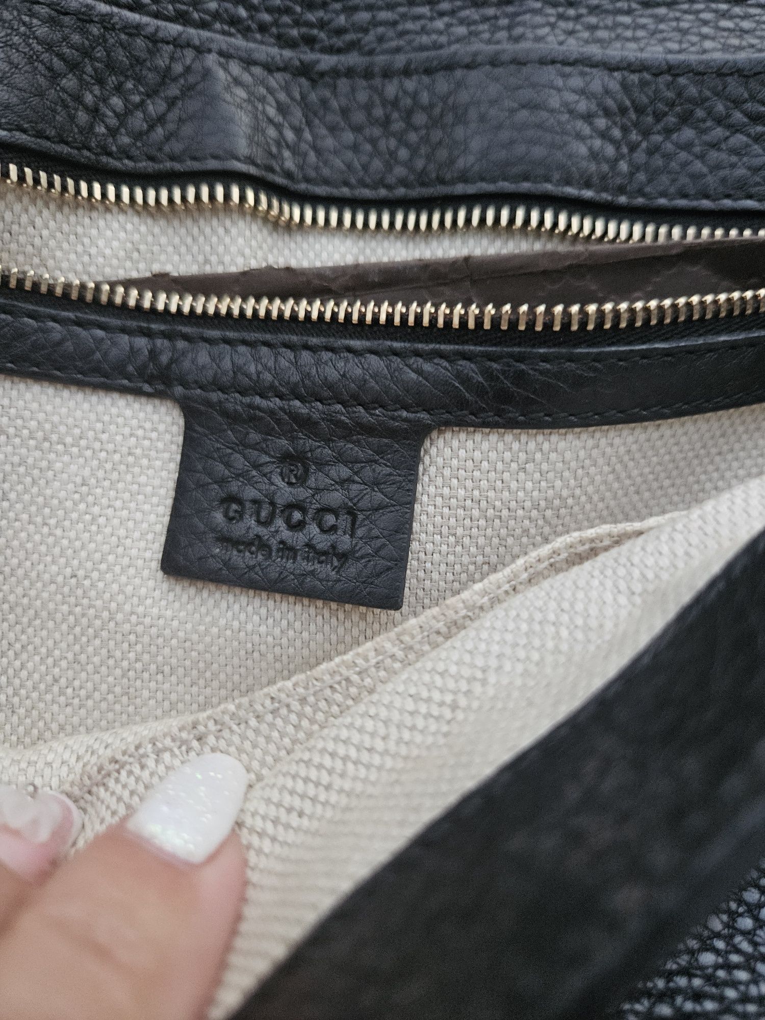 Bolsa gucci preta com documentos