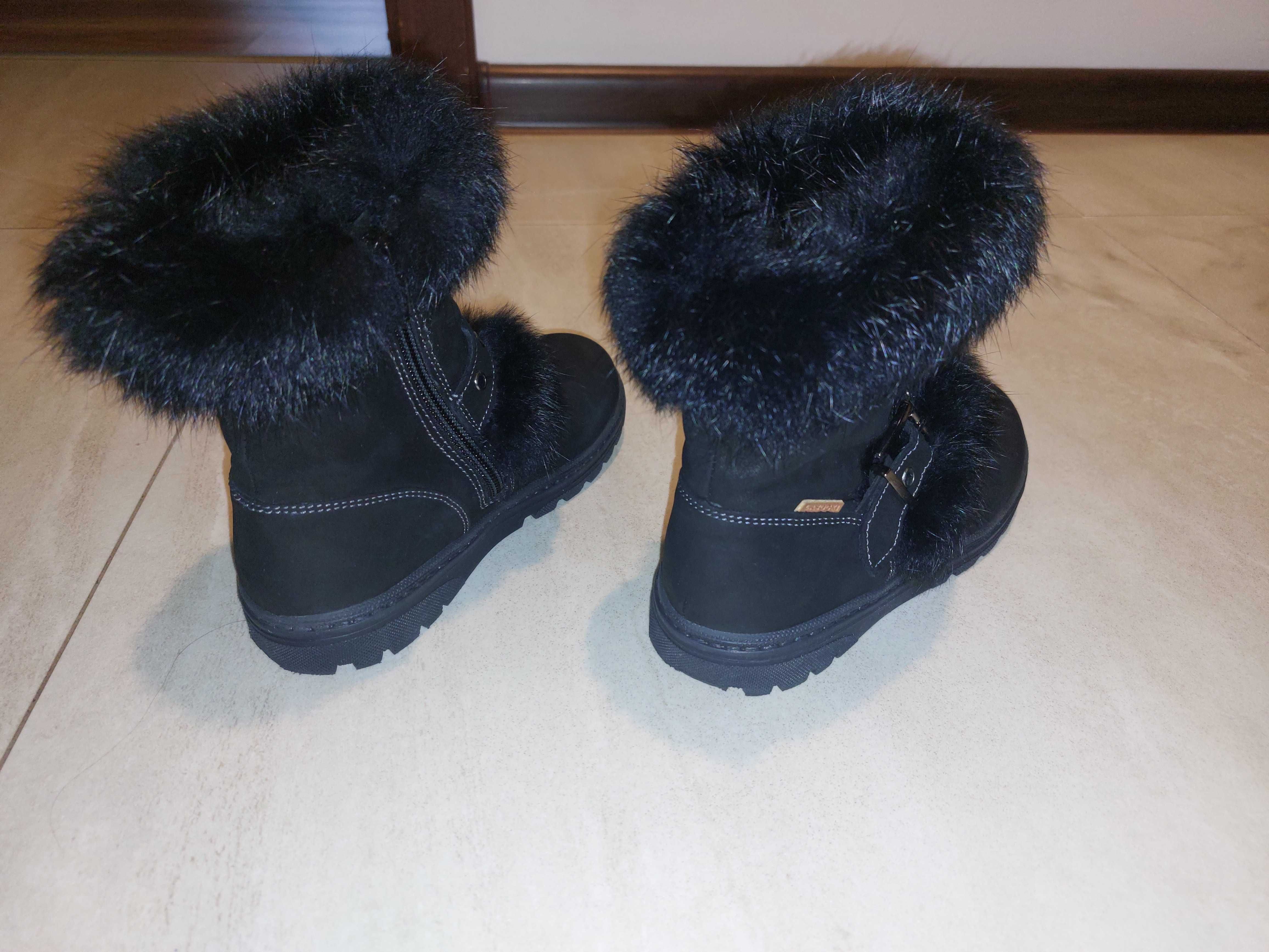 Zimowe buty dziewczęce Lasocki.