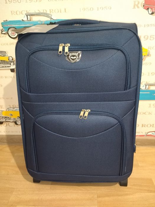 Валіза нова середня wings м Чемодан новый средний