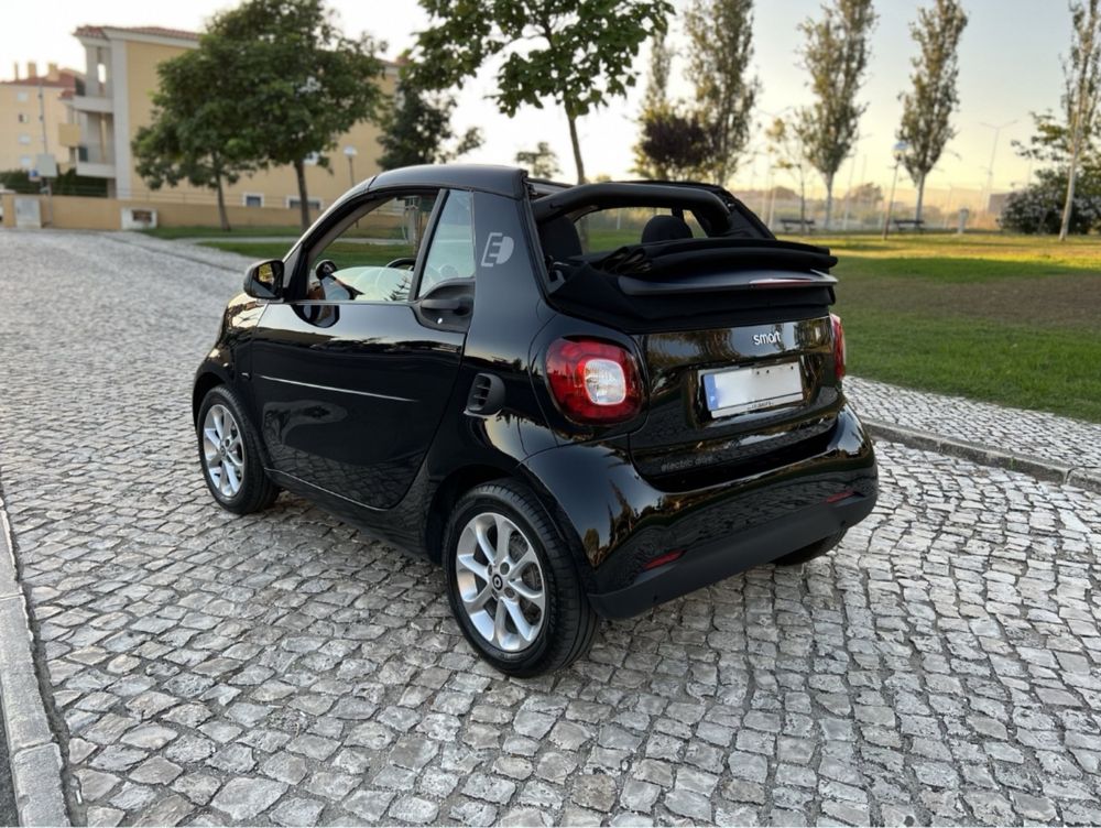 Smart fortwo cabrio elétrico