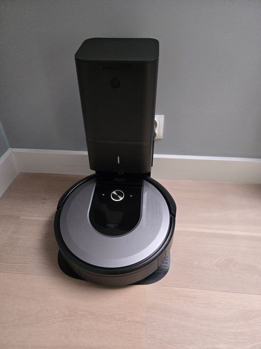 I robot roomba i7+