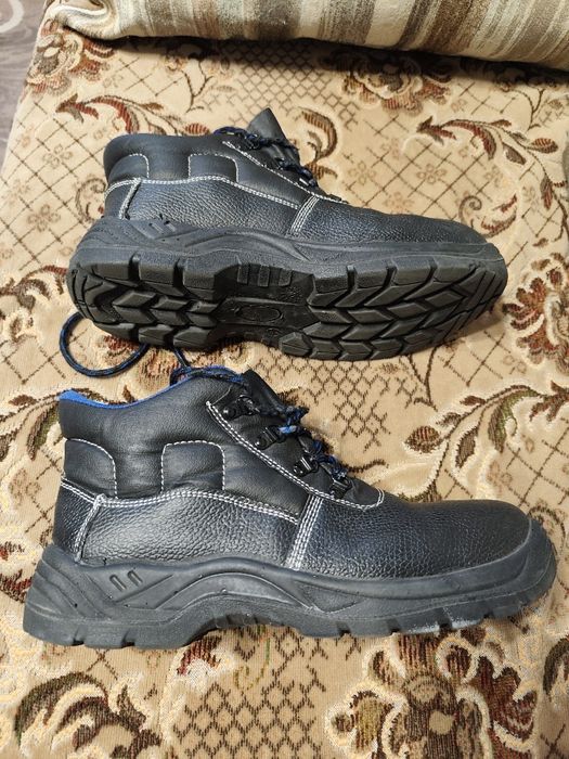 Продам робочі черевики 43р.
