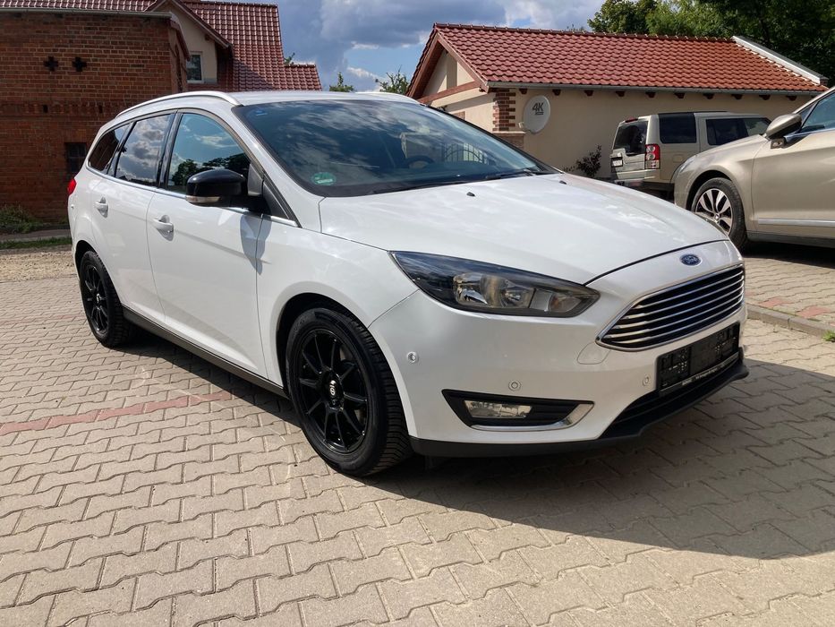 Ford Focus TITANIUM 1.5 Benzyna 182ps Duża-Navi-Klimatronic-Sony-Ledy