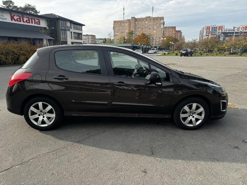 Peugeot 308 2012 року