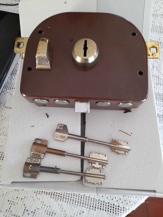 Fecho da porta usado em bom estado