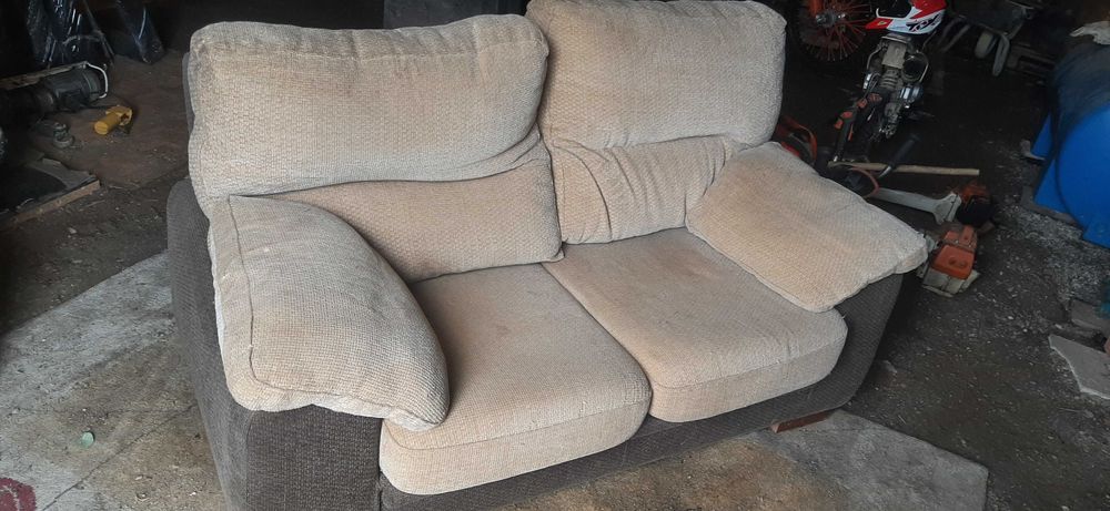 Dois Sofás em bom estado